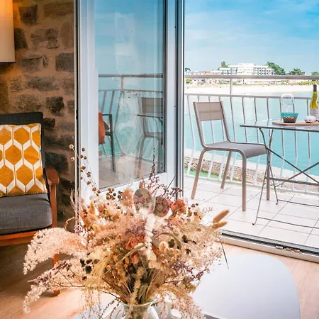 Ref 236 - Type 2 Avec 3 Balcons Pleine Vue Et Au Pied Du Centre *